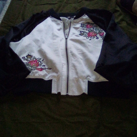 Girls iZ Buyer Jacket - Picture 1 of 8